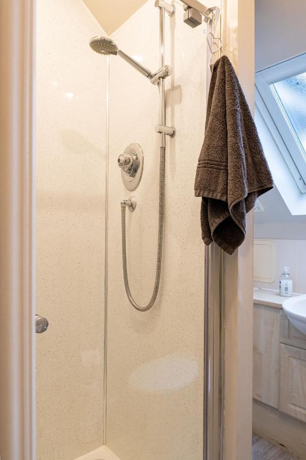 4 Bedroom Townhouse In สเตอร์ลิง ภายนอก รูปภาพ