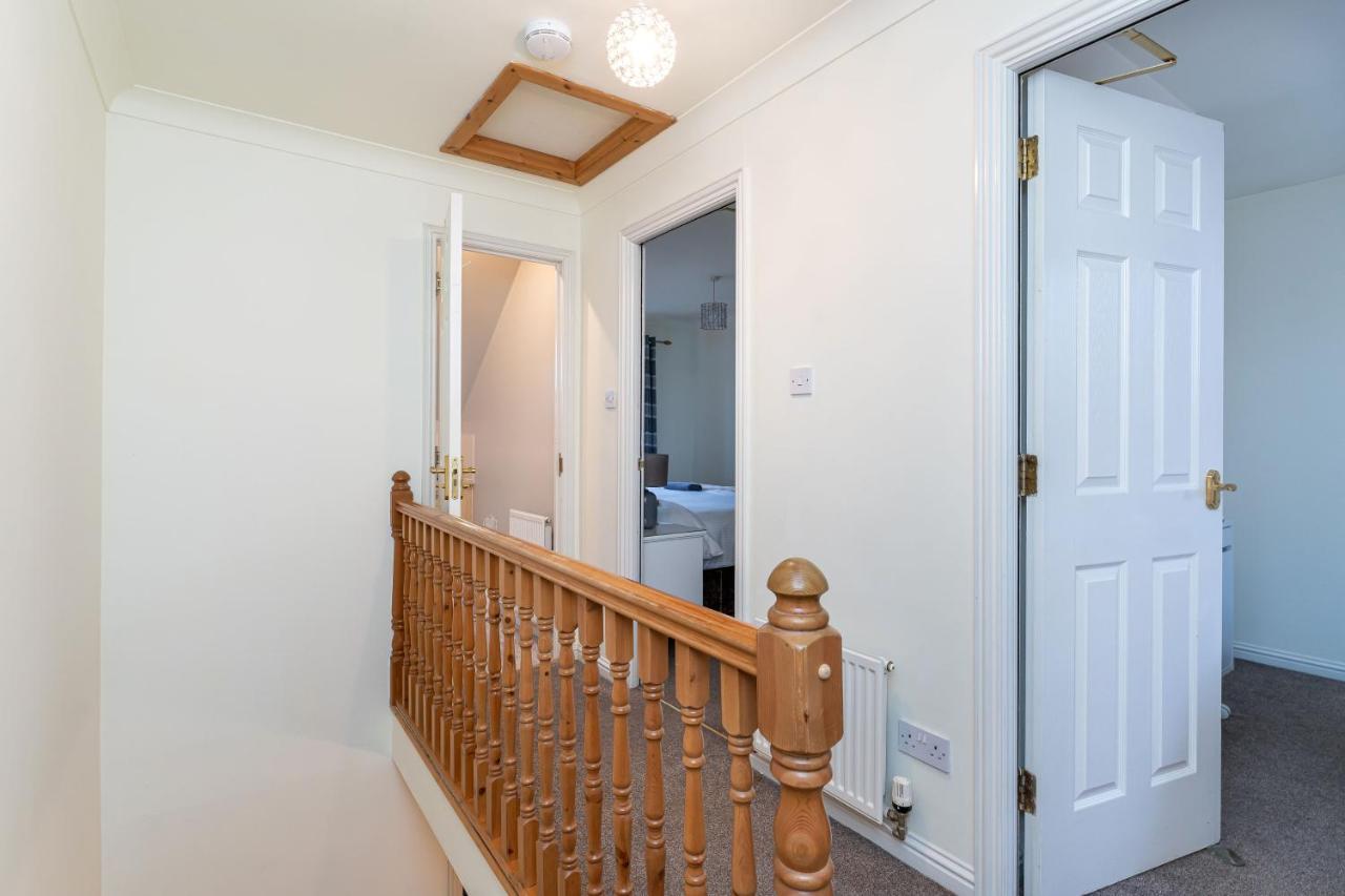 4 Bedroom Townhouse In สเตอร์ลิง ภายนอก รูปภาพ